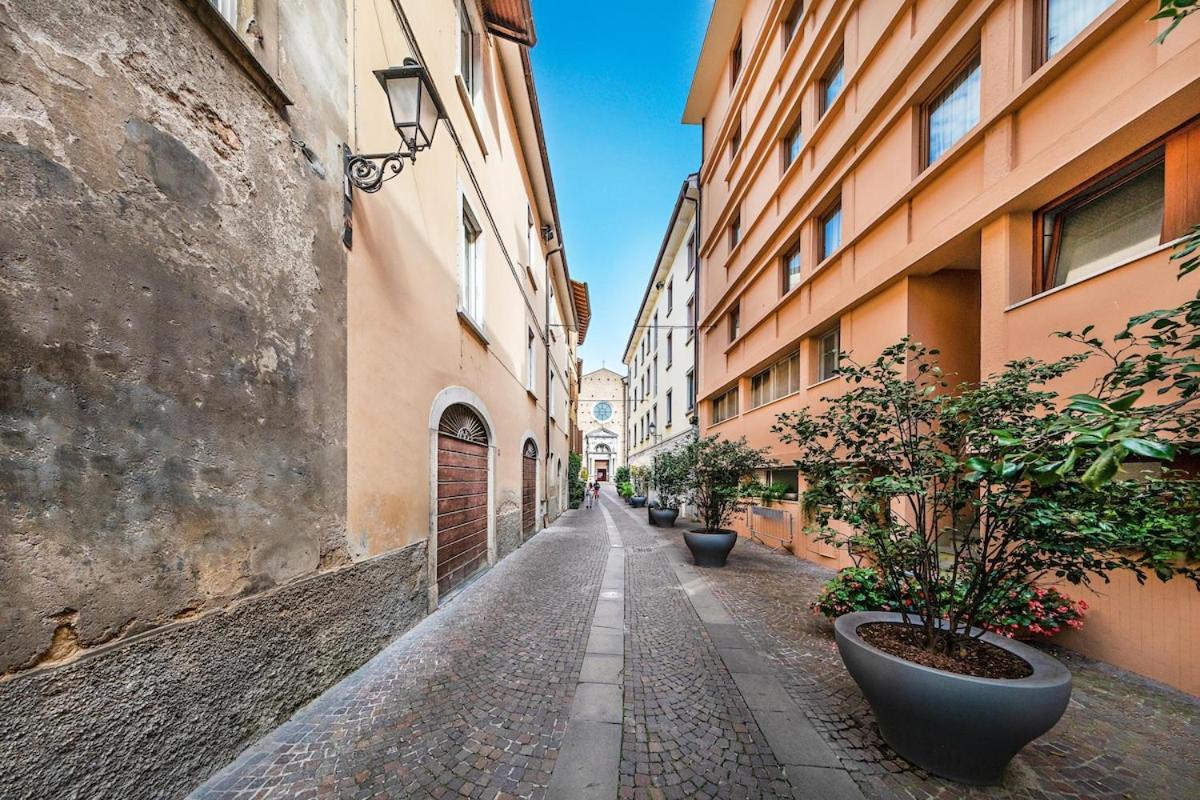 Il Lago Apartments By Wonderful Italy Salò Exteriör bild